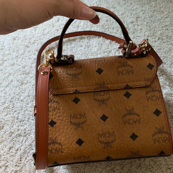 Sold - Picture 3 of 4